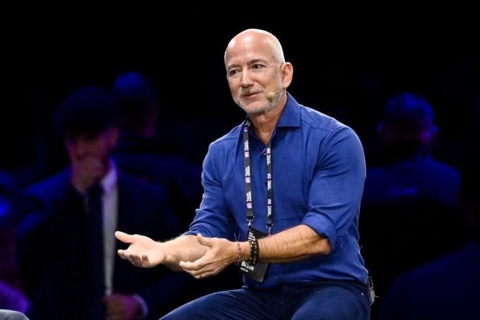 Tỷ phú Jeff Bezos ở Tuần lễ công nghệ Italy 2025. Ảnh: Fortune