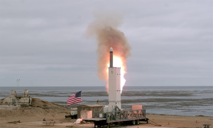 Tên lửa Tomahawk rời bệ mặt đất trong thử nghiệm tại đảo San Nicolas Island, bang California, Mỹ tháng 8/2019. Ảnh: BQP Mỹ