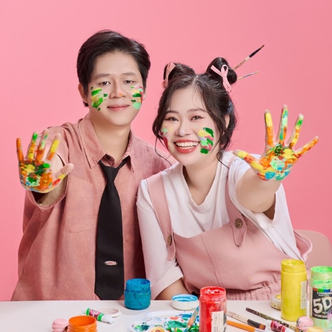 Nguyễn Phú Thịnh và Nguyễn Phan Thanh Phượng - hai gương mặt trẻ đứng sau kênh Vẽ hạnh phúc. Ảnh: NVCC