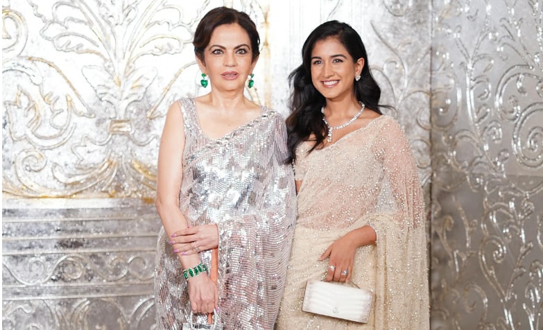 Bà Nita Ambani dự sự kiện với con dâu