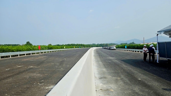 Thủ tướng Chính phủ khảo sát dự án cao tốc Biên Hoà - Vũng Tàu- Ảnh 3. Thủ tướng Chính phủ khảo sát dự án cao tốc Biên Hoà - Vũng Tàu- Ảnh 3.