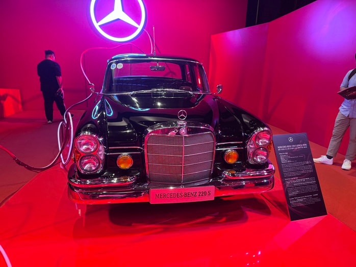 Chiêm ngưỡng chiếc xe Mercedes với gần 70 tuổi - Ảnh 1.