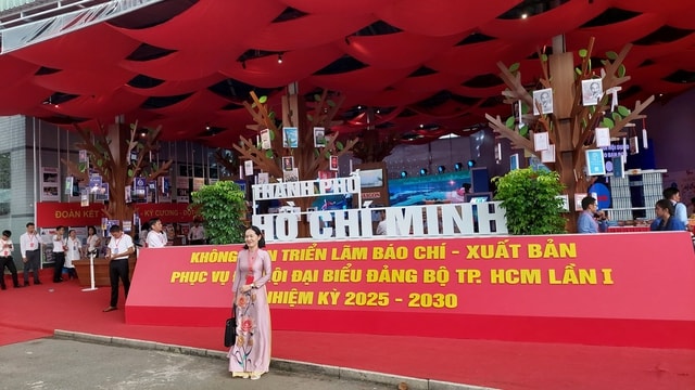TPHCM tổng kết 50 năm văn học – nghệ thuật: Hành trình sáng tạo đậm nghĩa tình và khát vọng vươn lên- Ảnh 1. TPHCM tổng kết 50 năm văn học – nghệ thuật: Hành trình sáng tạo đậm nghĩa tình và khát vọng vươn lên- Ảnh 1.