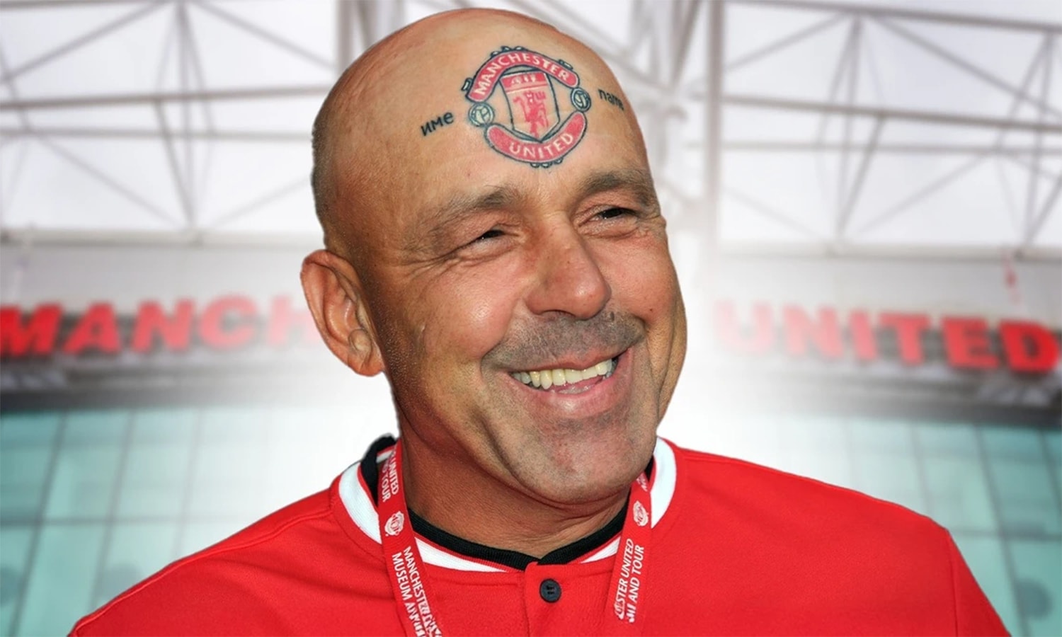 Levidzhov xăm logo Man Utd lên trán.