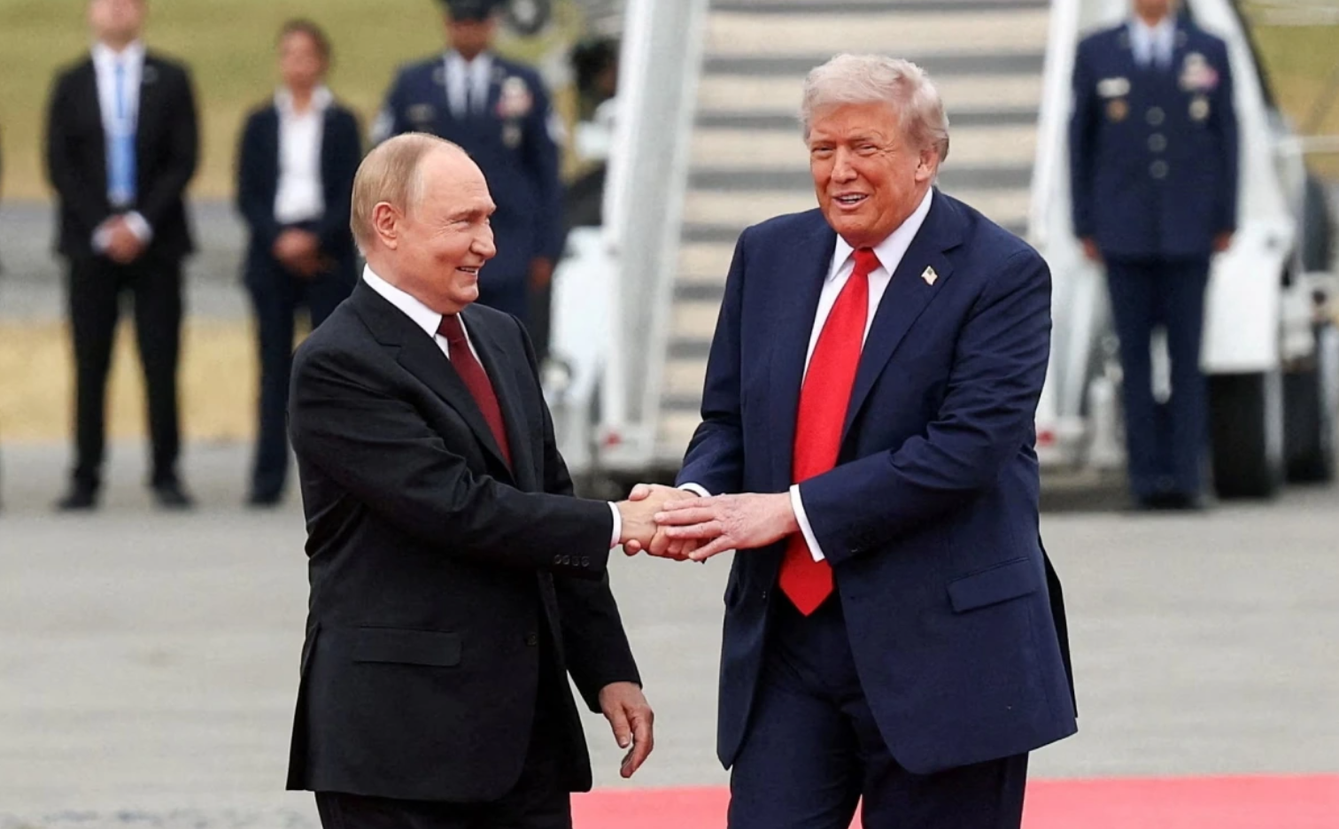 Ông Trump và ông Putin gặp nhau tại Alaska ngày 15/8. (Ảnh: Reuters)