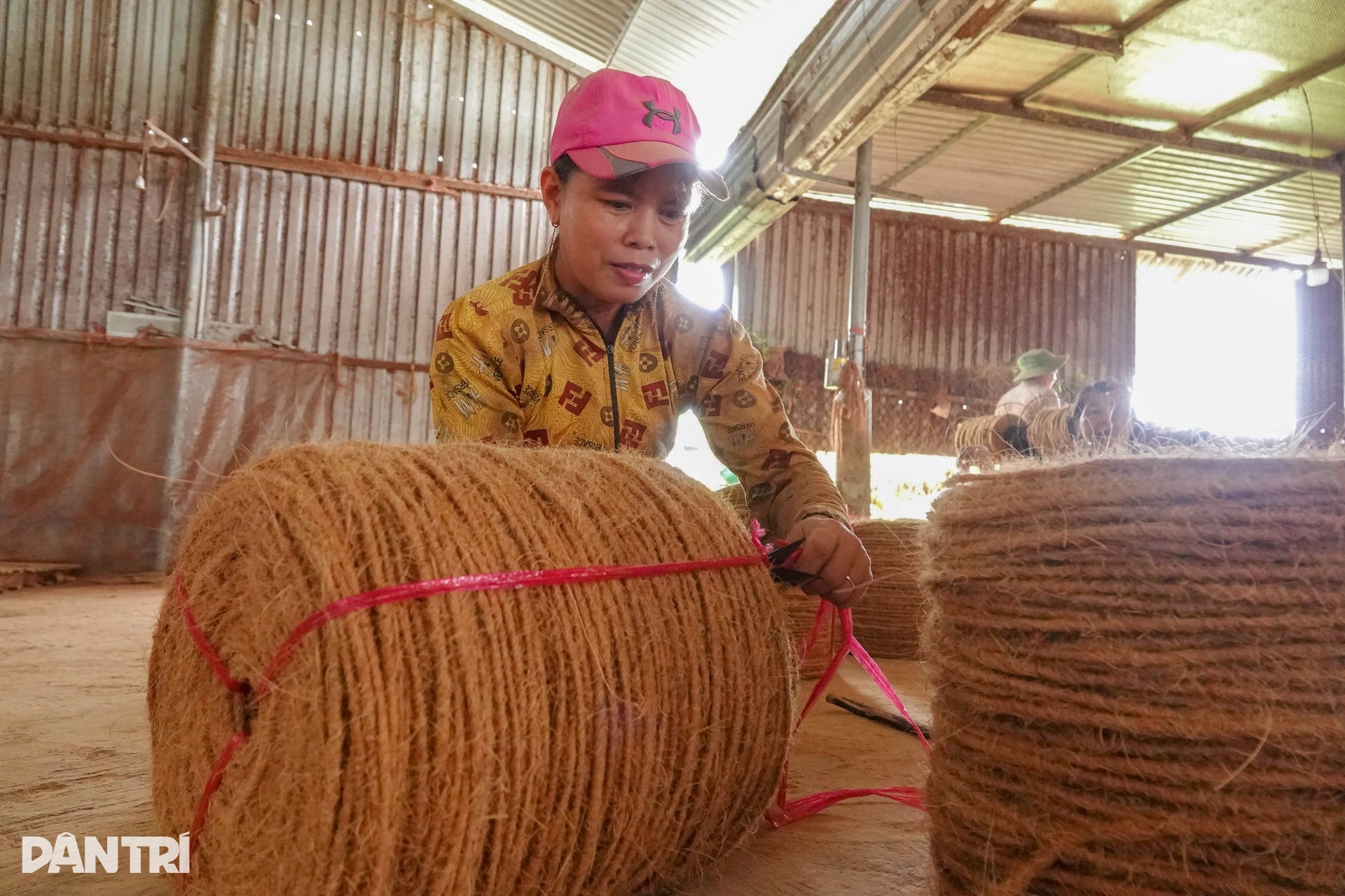 Những phụ nữ sống khoẻ nhờ dệt loại chỉ từ một thứ nguyên liệu bỏ đi - 5 Những phụ nữ sống khoẻ nhờ dệt loại chỉ từ một thứ nguyên liệu bỏ đi - 5