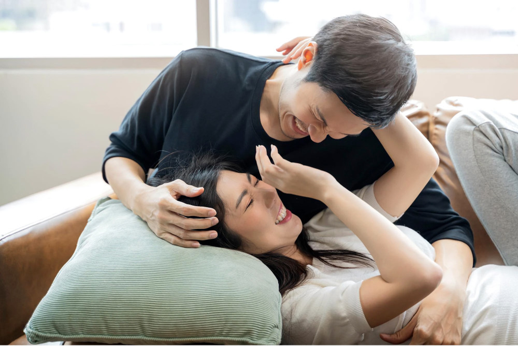 Yêu anh hơn 15 tuổi, tôi bật cười vì tin nhắn dễ thương như Gen Z - 1 Yêu anh hơn 15 tuổi, tôi bật cười vì tin nhắn dễ thương như Gen Z - 1