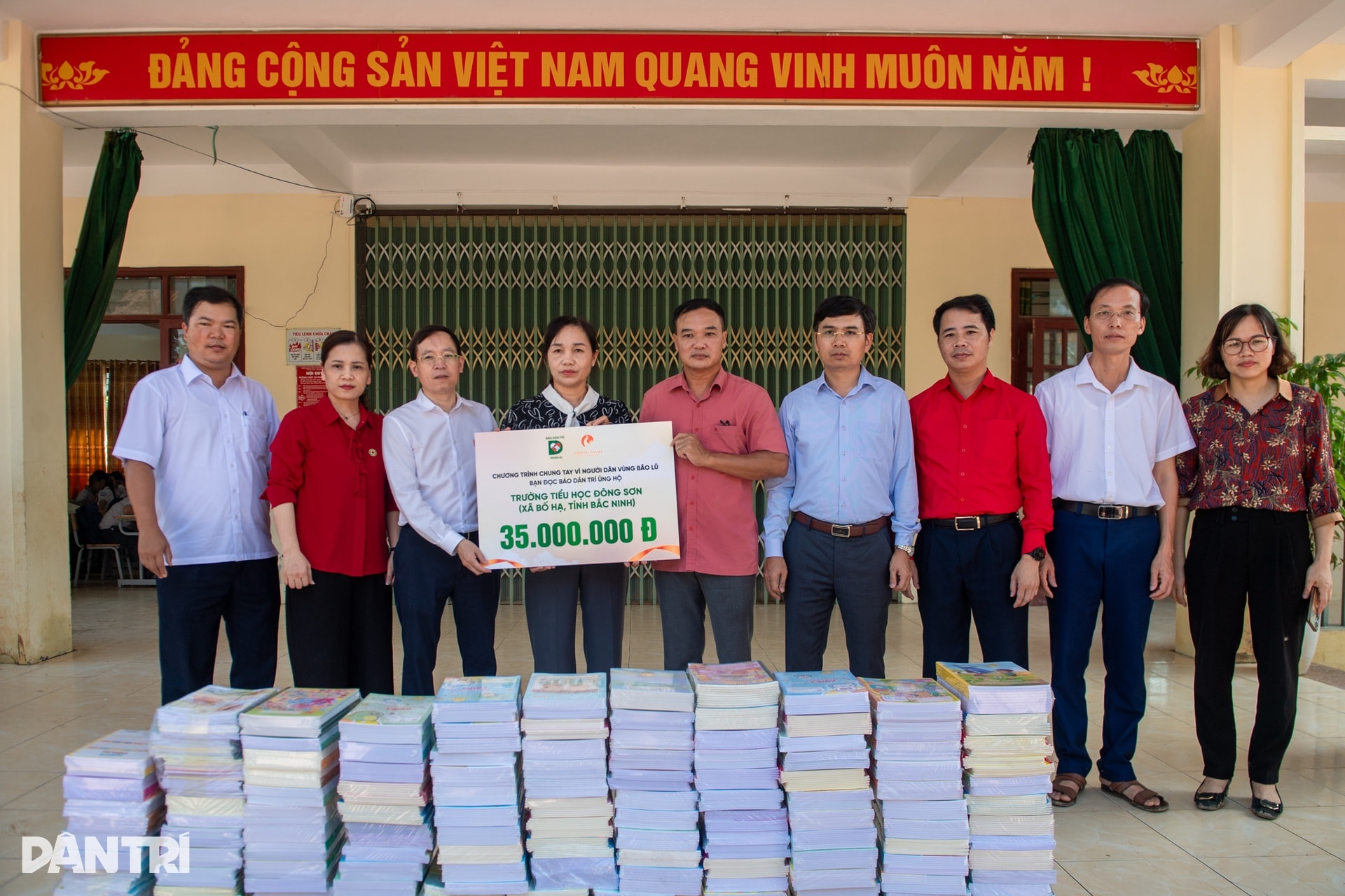Báo Dân trí trao 200 triệu đồng hỗ trợ người dân vùng lũ tỉnh Bắc Ninh - 15 Báo Dân trí trao 200 triệu đồng hỗ trợ người dân vùng lũ tỉnh Bắc Ninh - 15
