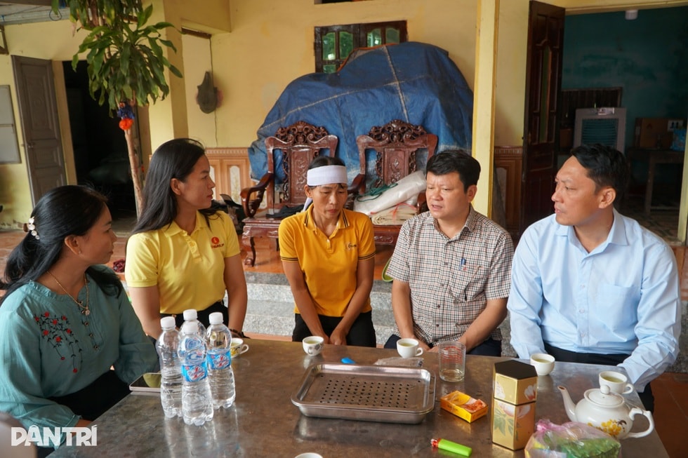 Người mẹ đau buồn kể về thời khắc trắng đêm tìm con mất tích trong mưa lũ - 3 Người mẹ đau buồn kể về thời khắc trắng đêm tìm con mất tích trong mưa lũ - 3