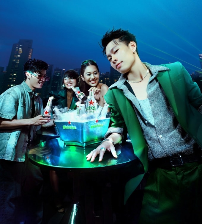 Hurrykng trong chiến dịch ra mắt Heineken Silver phiên bản chai nhôm mới. Ảnh: Mens Folio