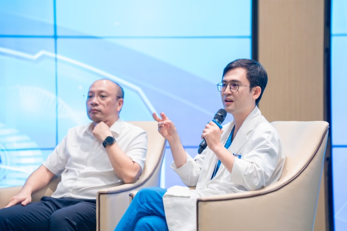 Bác sĩ Nguyễn Bình Dương – Trưởng Trung tâm Y học Sinh sản & Hiếm muộn Hồng Ngọc - Phúc Trường Minh chia sẻ tại tọa đàm. Ảnh: Bệnh viện cung cấp