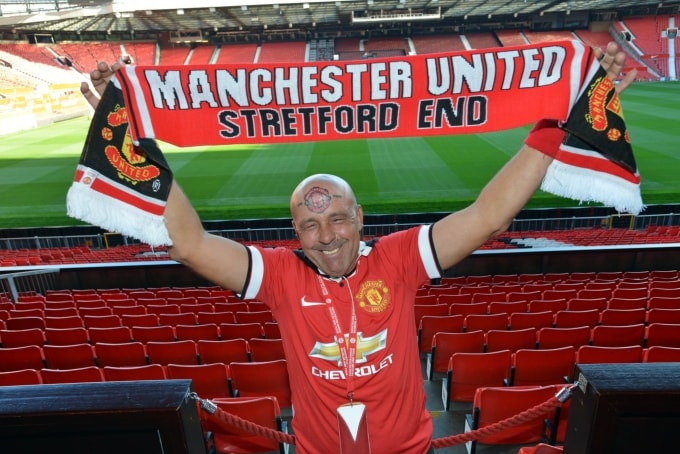 Ông Marin Levidzhov lúc sinh thời từng đến thăm sân Old Trafford. Ảnh: SS
