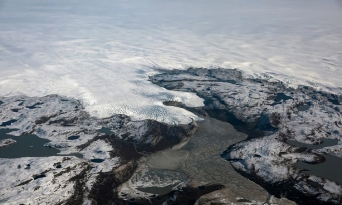 Rìa mảng băng ở Ilulissat, Greenland, vào tháng 9/2021. Ảnh: Reuters