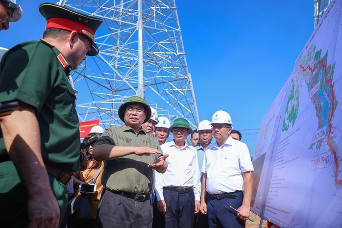 Thủ tướng kiểm tra tiến độ đường dây 500 kV hơn 7.400 tỉ đồng, yêu cầu đến 19-8 phải hoàn thành- Ảnh 1. Thủ tướng kiểm tra tiến độ đường dây 500 kV hơn 7.400 tỉ đồng, yêu cầu đến 19-8 phải hoàn thành- Ảnh 1.