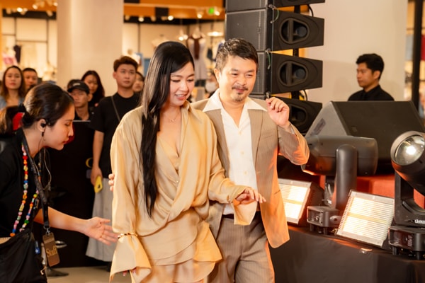 Hồng Đào kết đôi cùng Việt Hương như 'yêu nhau' ở đời thực- Ảnh 4. Hồng Đào kết đôi cùng Việt Hương như 'yêu nhau' ở đời thực- Ảnh 4.