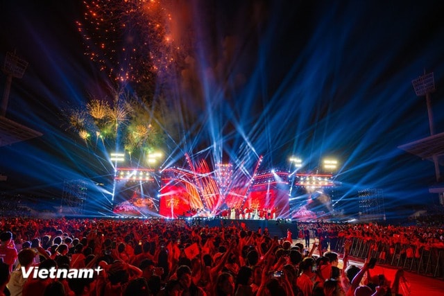Diện mạo mới của Concert quốc gia 'Tổ quốc trong tim' trên màn ảnh rộng- Ảnh 1. Diện mạo mới của Concert quốc gia 'Tổ quốc trong tim' trên màn ảnh rộng- Ảnh 1.