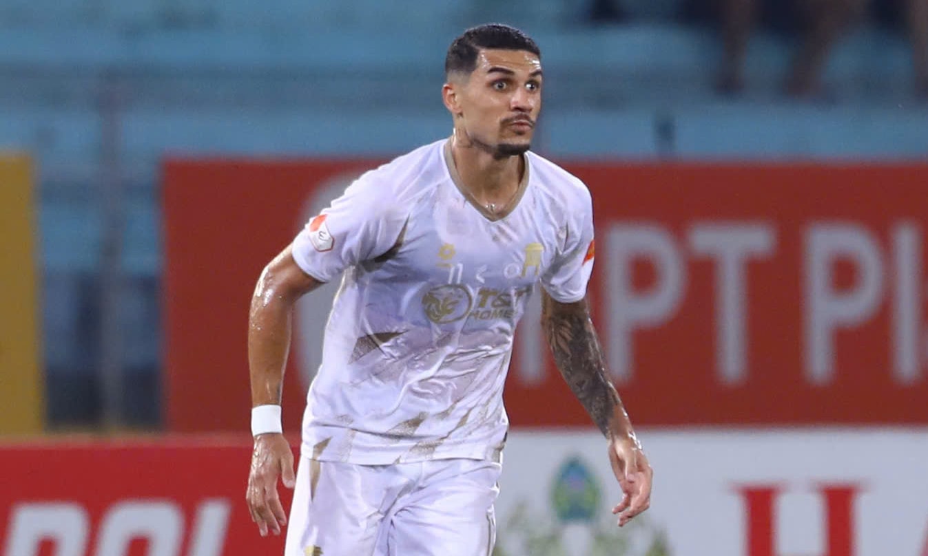 Đỗ Hoàng Hên lần đầu ra sân cho Hà Nội FC sau khi trở thành công dân Việt Nam.