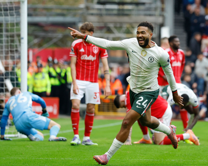 Reece James mừng bàn ấn định chiến thắng 3-0. Ảnh: Reuters