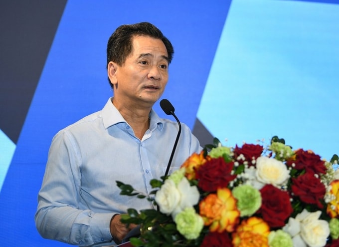 Ông Nguyễn Văn Đính, Chủ tịch Hội Môi giới bất động sản Việt Nam, phát biểu tại tọa đàm chiều 17/10. Ảnh: The Leader