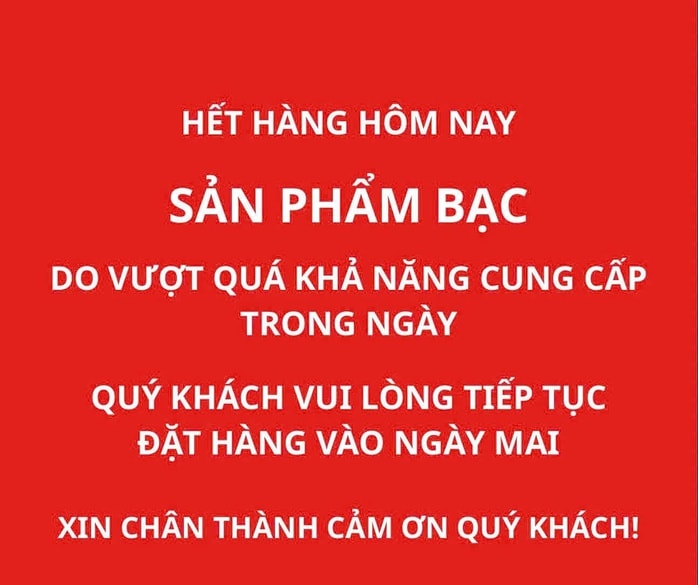 Giá bạc giảm mạnh, người dân "vét" cháy hàng - Ảnh 5.