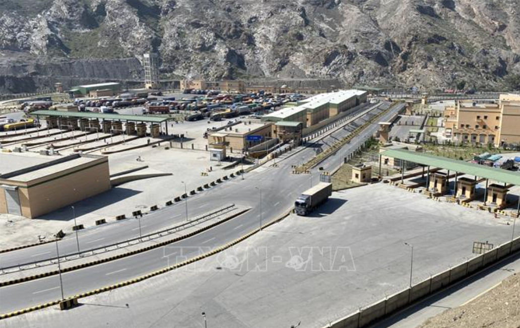 Cửa khẩu biên giới Torkham giữa Pakistan và Afghanistan, ngày 13/10/2025. Ảnh: THX/TTXVN