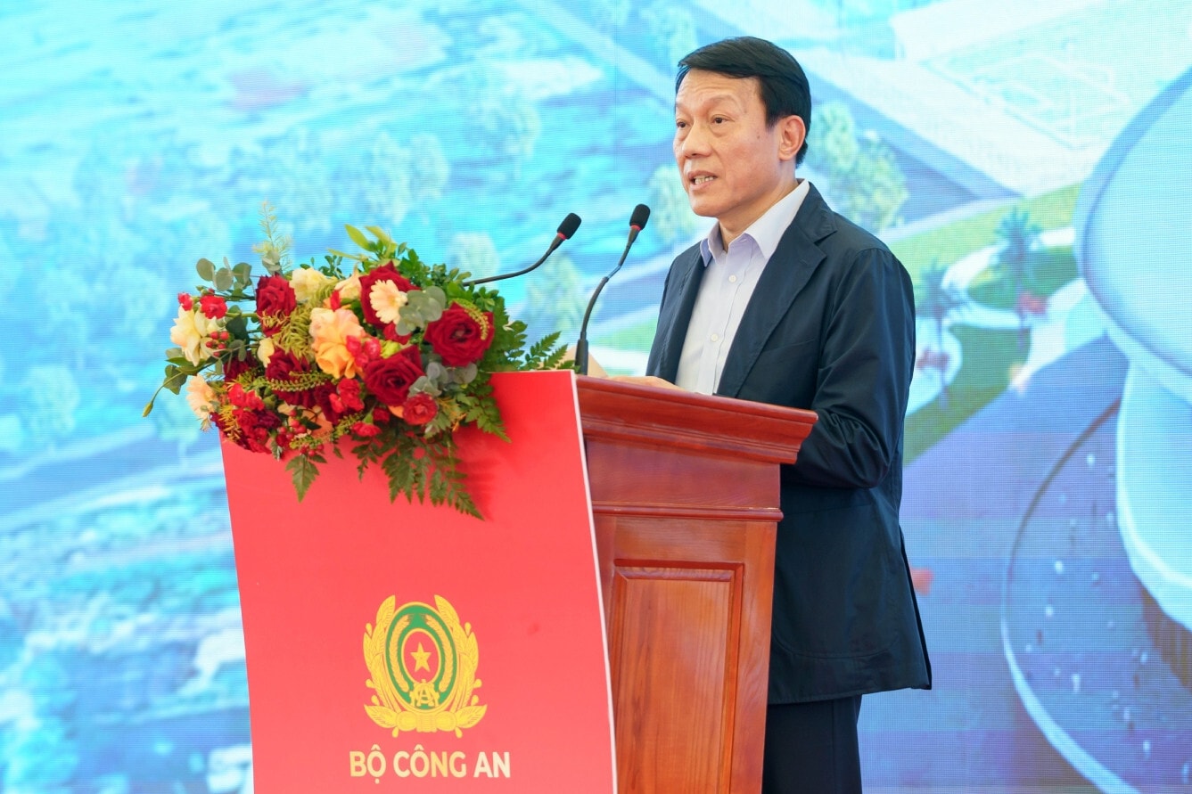 Bộ trưởng Công an Lương Tam Quang.