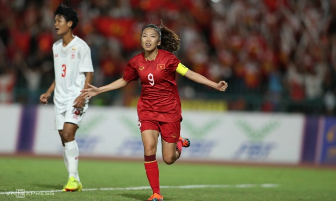 Huỳnh Như mừng bàn mở tỷ số trong trận thắng Myanmar 2-0 ở chung kết bóng đá nữ SEA Games 33 trên sân Olympic, Campuchia ngày 15/5/2023. Ảnh: Đức Đồng