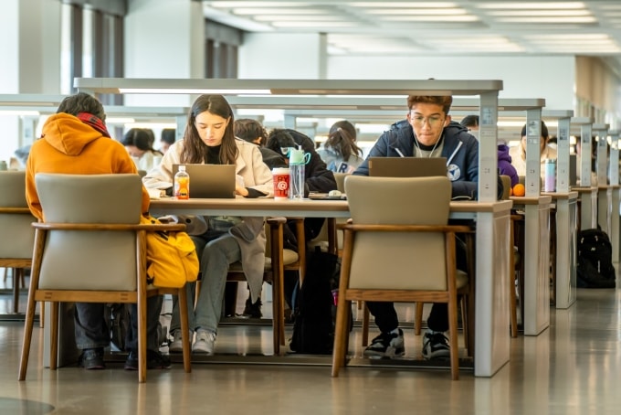 Sinh viên học trong thư viện của Đại học Chiết Giang, Trung Quốc. Ảnh: Xu Guoliang/Zhejiang University Fanpage