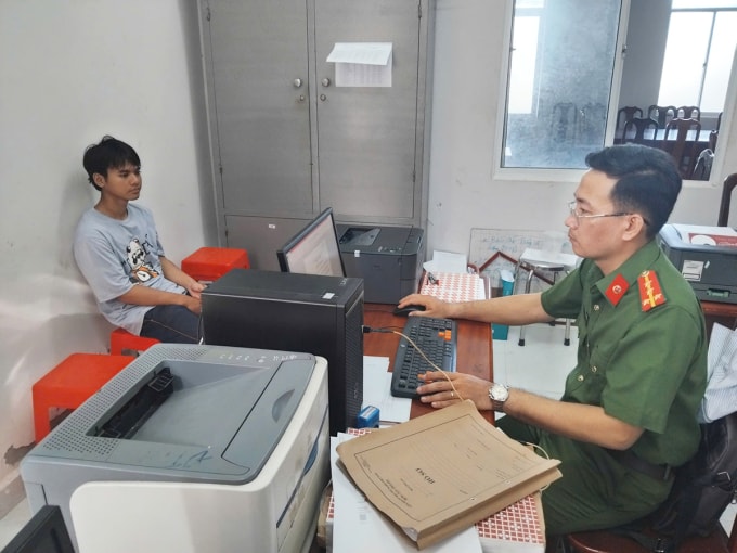 Trần Nhật Duy tại cơ quan điều tra. Ảnh: Nam An