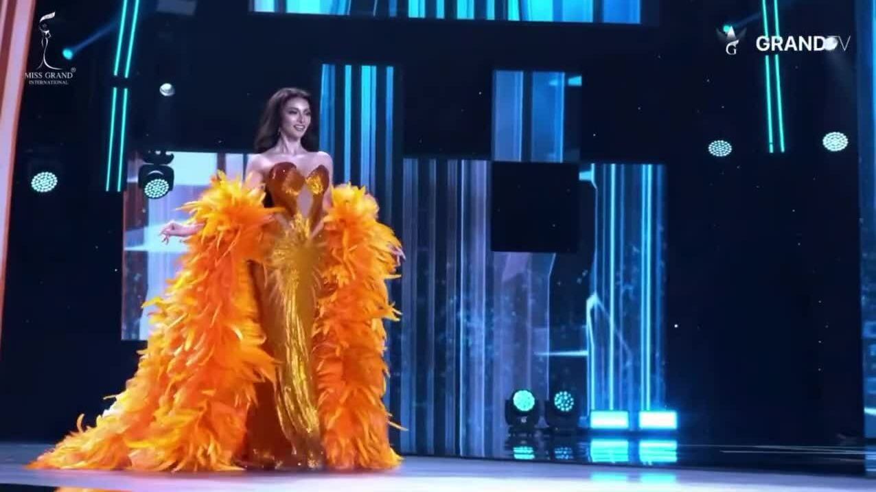 Emma Tiglao trình diễn trang phục dạ hội tại chung kết Miss Grand