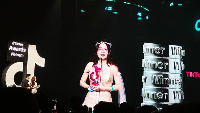 Ngọc Kem giành giải bán hàng xuất sắc tại TikTok Awards Việt Nam 2025 - Ảnh 2. Ngọc Kem giành giải bán hàng xuất sắc tại TikTok Awards Việt Nam 2025 - Ảnh 2.