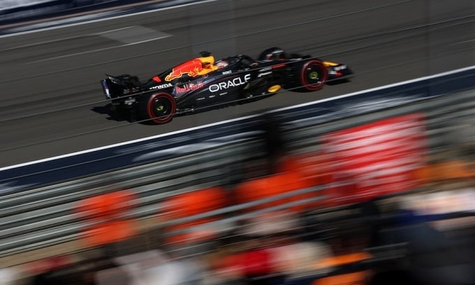 Chiếc RB21 của Verstappen trên đường đua Austin ngày 19/10. Ảnh: Reuters