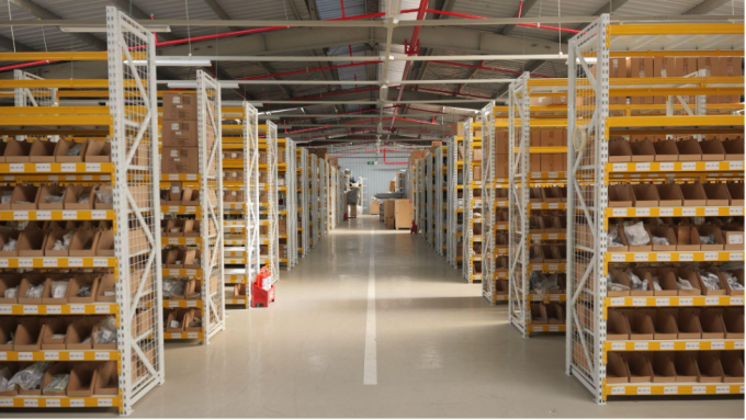 Hệ thống kho lưu trữ phụ tùng tại một trung tâm. Ảnh: Tasco