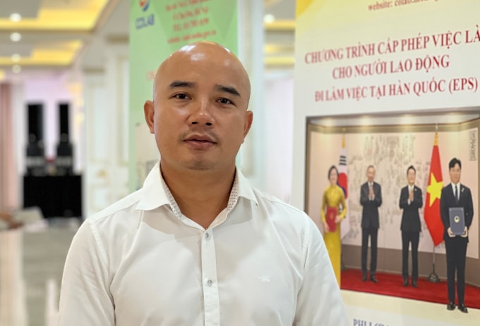 Anh Phan Anh Vũ, lao động từng đi làm việc tại Hàn Quốc theo Chương trình EPS nay về nước lập nghiệp, mở công ty chuyên về thương mại dịch vụ. Ảnh: Hồng Chiêu