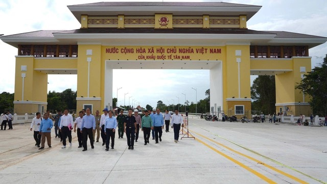 Phát triển kinh tế cửa khẩu - “Chìa khóa” mở không gian tăng trưởng cho Tây Ninh- Ảnh 1. Phát triển kinh tế cửa khẩu - “Chìa khóa” mở không gian tăng trưởng cho Tây Ninh- Ảnh 1.