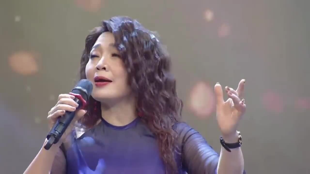 Ca khúc 'Thời hoa đỏ'