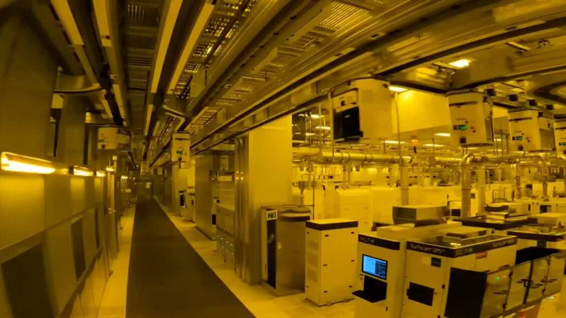 Bên trong nhà máy sản xuất chip của TSMC