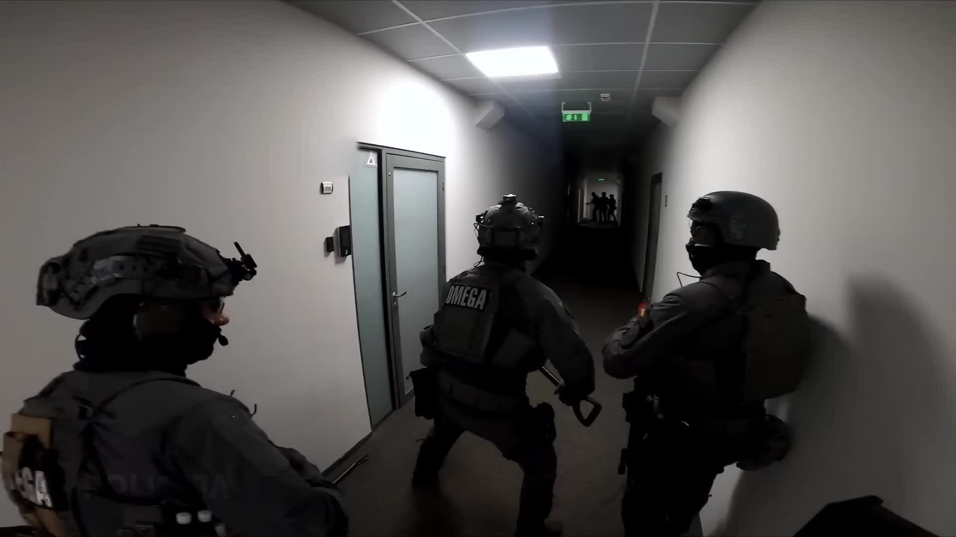 Europol triệt phá mạng lưới 'trang trại sim' quy mô lớn