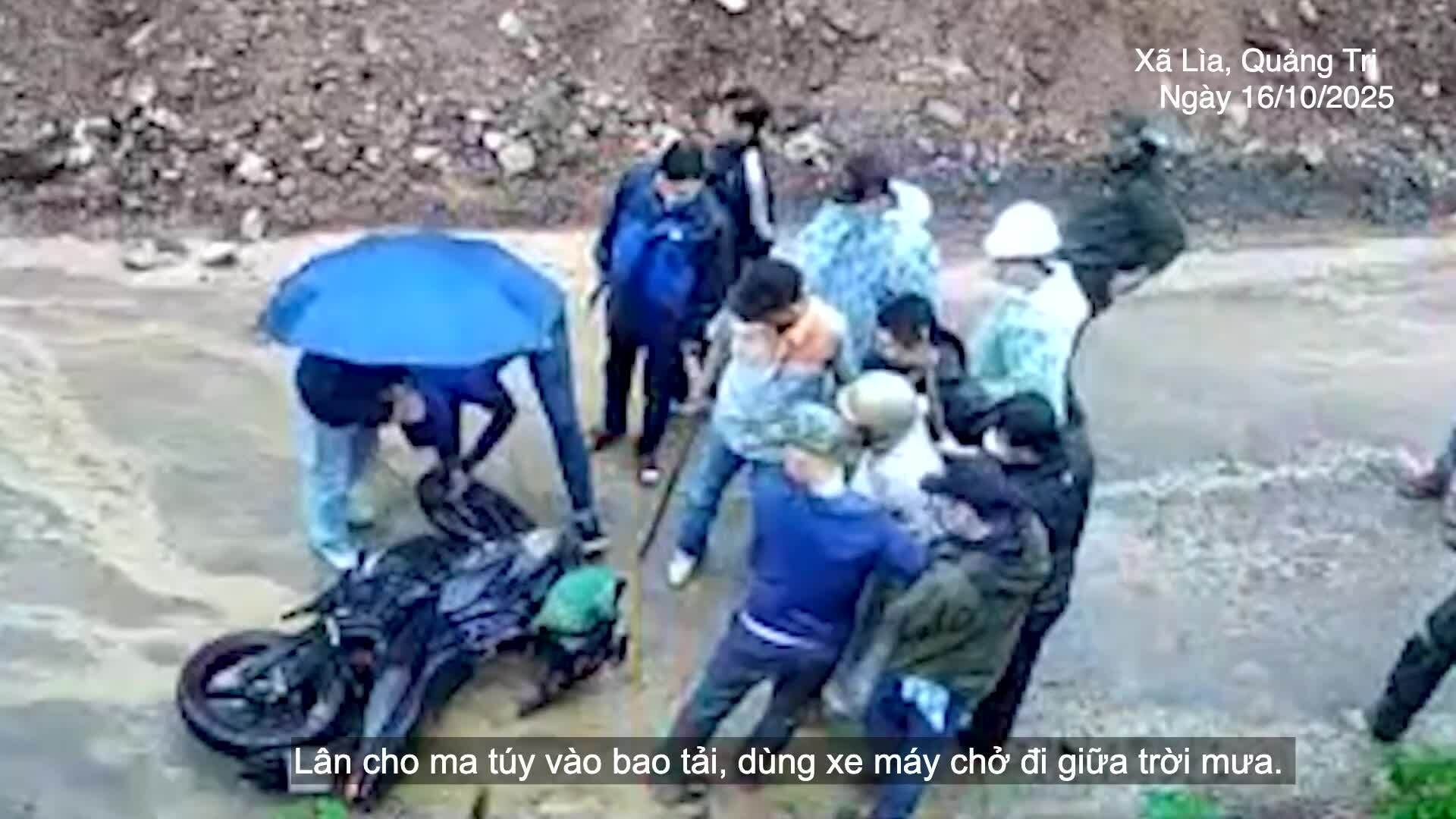 Lô ma túy bỏ trong bao tải