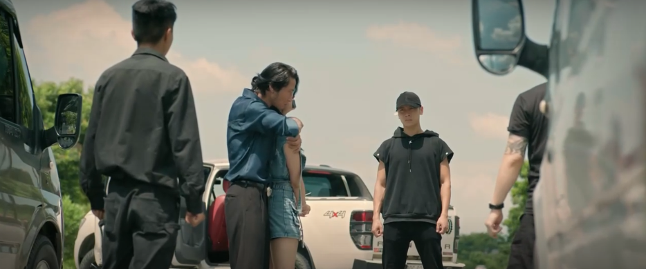 Hoàng Long 'Mưa đỏ' khiến khán giả bất ngờ đến hụt hẫng trong 'Cách em 1 milimet'- Ảnh 12.