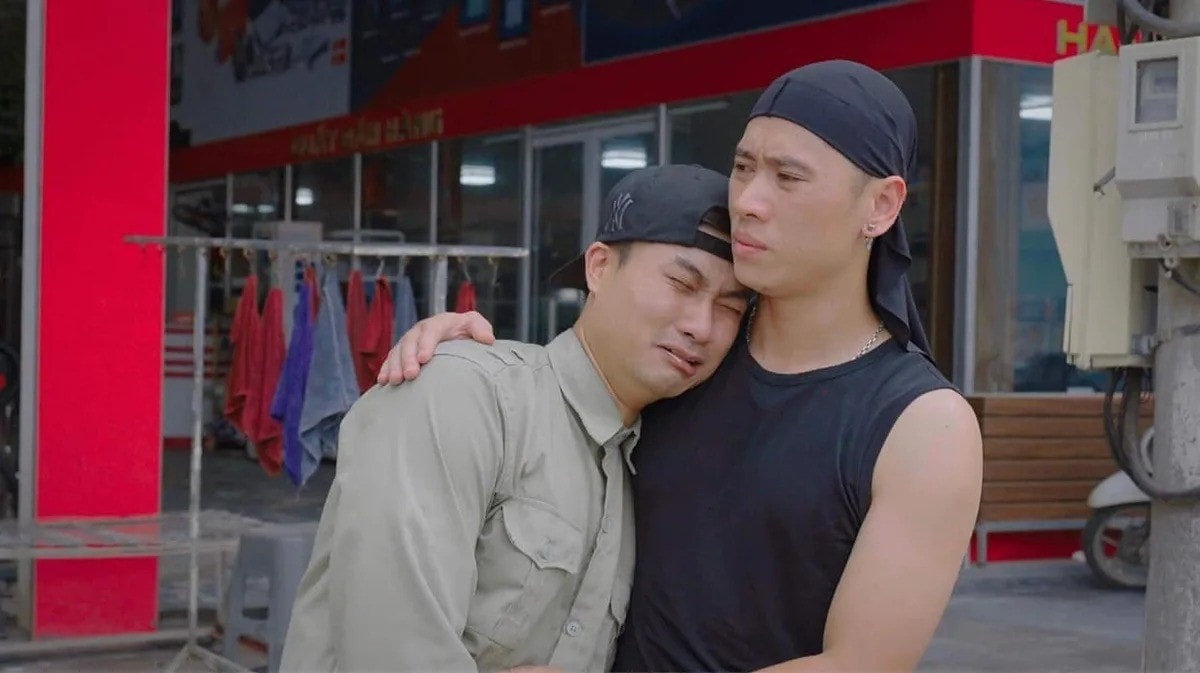 Hoàng Long 'Mưa đỏ' khiến khán giả bất ngờ đến hụt hẫng trong 'Cách em 1 milimet'- Ảnh 2.