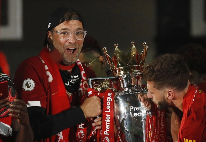 HLV Jurgen Klopp mừng danh hiệu Ngoại hạng Anh mùa 2019-2020. Ảnh: EPA