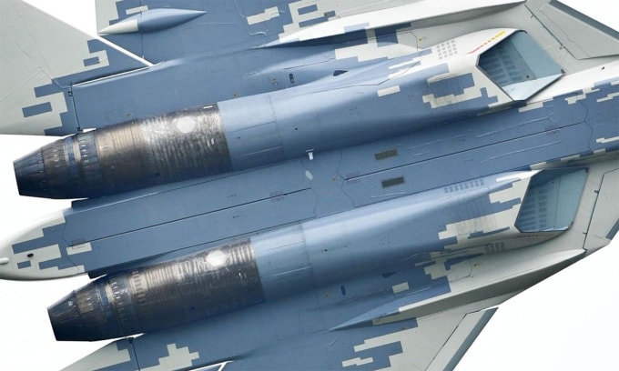 Khoang vũ khí dưới bụng tiêm kích Su-57. Ảnh: X/Death District