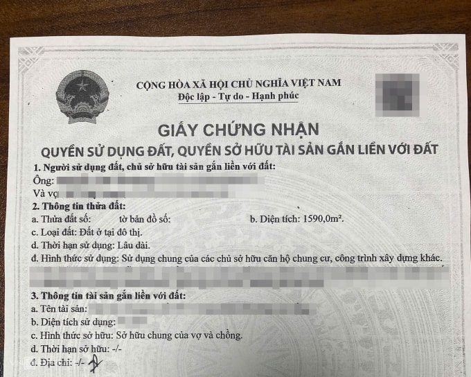 Sổ đỏ photo được dùng để nộp cho tổ dân phố. Ảnh: Phạm Dự