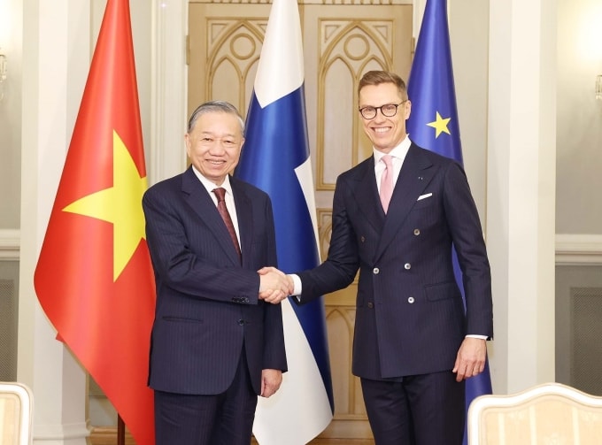 Tổng Bí thư Tô Lâm và Tổng thống Phần Lan Alexander Stubb sau các lễ ký kết các văn kiện hợp tác ngày 21/10. Ảnh: TTXVN
