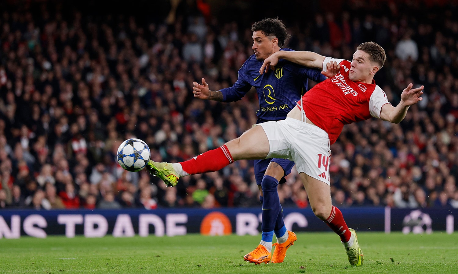 Gyokeres ghi 2 bàn giúp Arsenal thắng đậm Atletico Madrid.