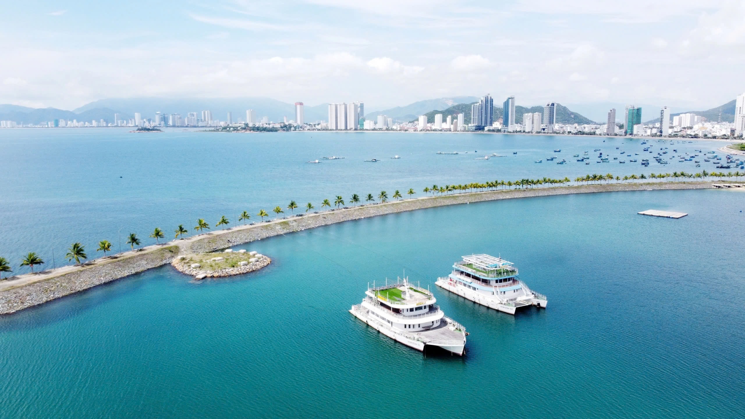 Nha Trang là trung tâm du lịch biển lâu đời nhất bậc nhất Việt Nam.