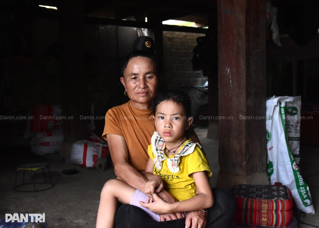 “Con chỉ mong khỏi bệnh và có chiếc bàn chắc chắn để yên tâm học bài” - 1