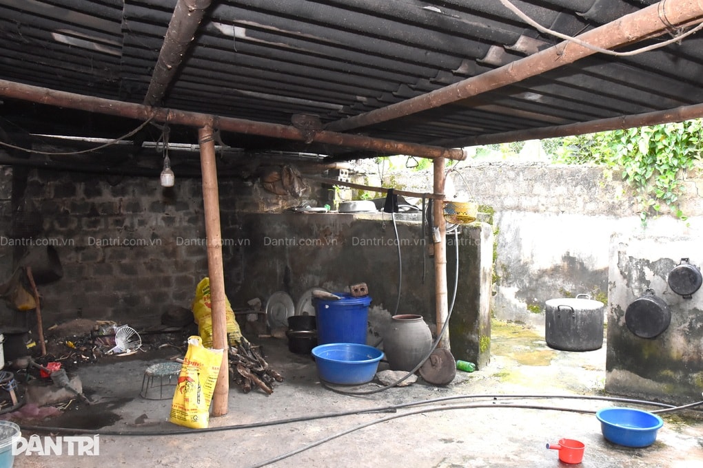 “Con chỉ mong khỏi bệnh và có chiếc bàn chắc chắn để yên tâm học bài” - 4