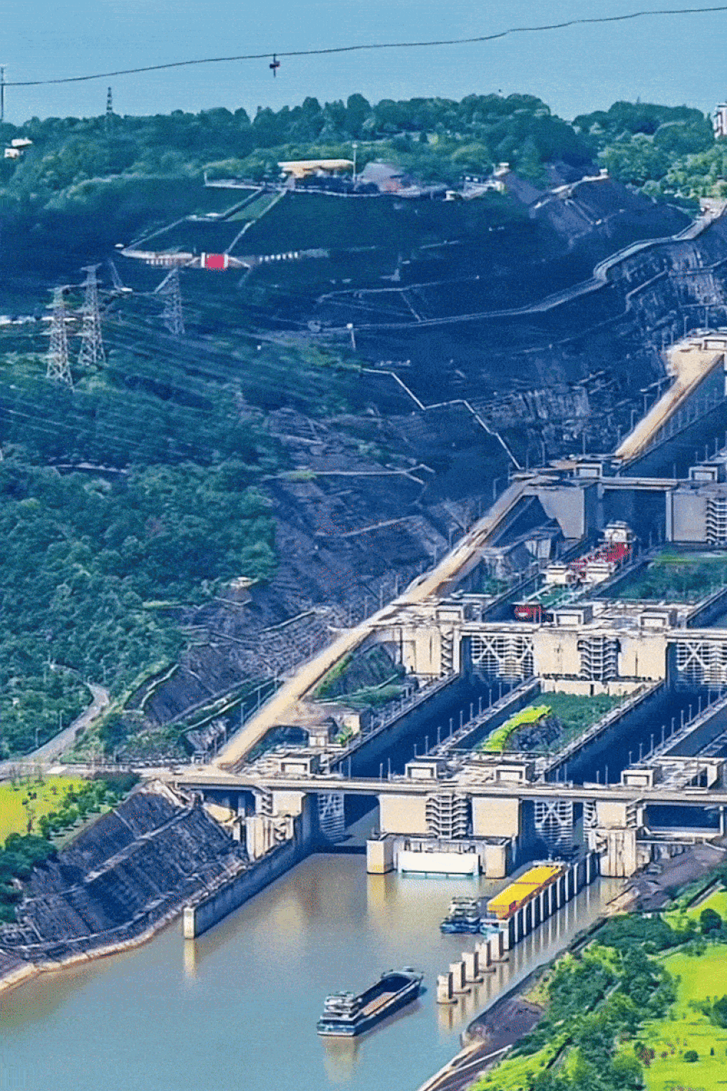 Khách Việt choáng ngợp khi đứng trước con đập làm chậm vòng quay trái đất - 3 Khách Việt choáng ngợp khi đứng trước con đập làm chậm vòng quay trái đất - 3